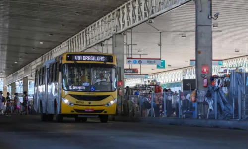 
				
					Ônibus do transporte público de Salvador terão passagem gratuita no domingo de segundo turno
				
				