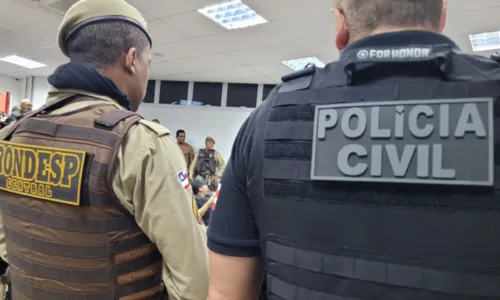
				
					DHPP realiza mega operação contra quadrilhas especializadas em homicídios e tráfico de drogas na Bahia
				
				