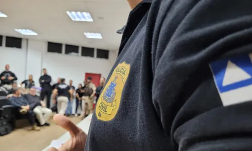 
				
					DHPP realiza mega operação contra quadrilhas especializadas em homicídios e tráfico de drogas na Bahia
				
				
