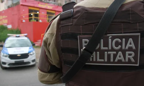 
				
					Policial militar é baleado na perna durante busca por assaltante em Tancredo Neves
				
				