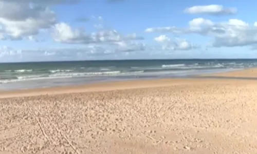 
				
					Adolescente de 17 anos morre afogado em praia da orla de Salvador; amigo segue desaparecido
				
				
