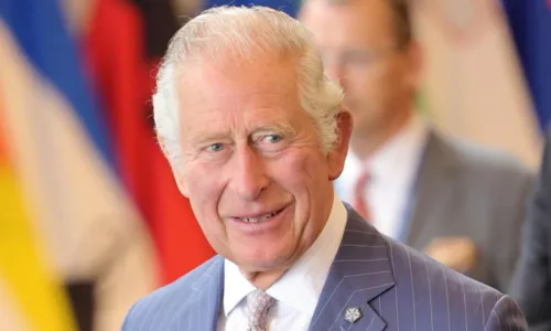 
				
					Príncipe Charles assume reinado e emite nota de luto: 'Momento de maior tristeza'
				
				