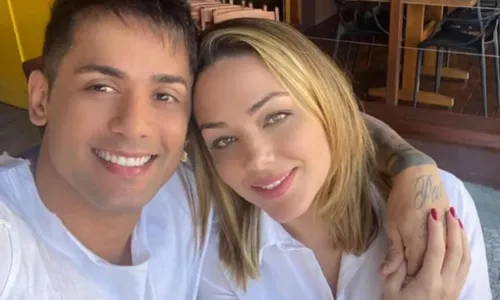 
				
					Tânia Mara e sertanejo Tiago terminam namoro após polêmica sobre cirurgia de aumento peniano
				
				
