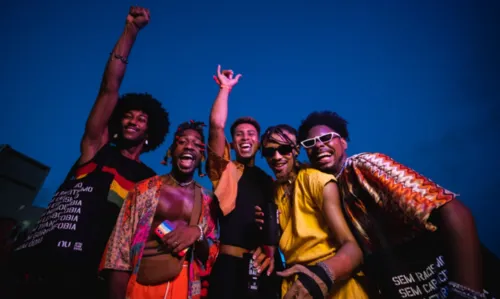 
				
					Looks, artistas esperados e local novo: público comenta ansiedade e preparativos para AFROPUNK Bahia 2022
				
				