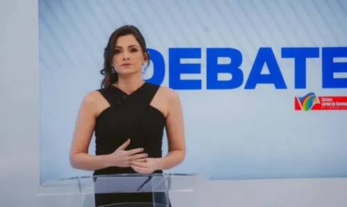 
				
					Apresentadora passa mal durante debate eleitoral e desmaia ao vivo; veja vídeo
				
				