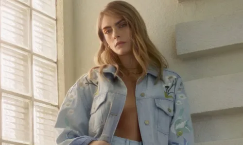 
				
					Cara Delevingne choca fãs ao aparecer desorientada; família planeja intervenção
				
				