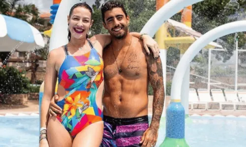 
				
					Luana Piovani revela momento do término com Pedro Scooby: 'Tirei a aliança do dedo'
				
				