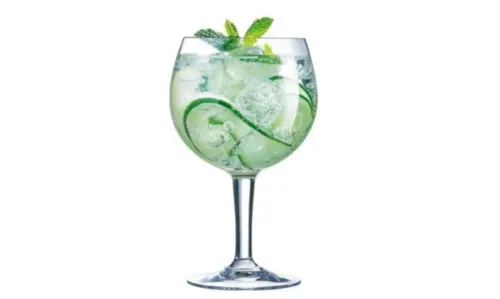 
				
					Três receitas de drinks refrescantes e fáceis de fazer; confira
				
				