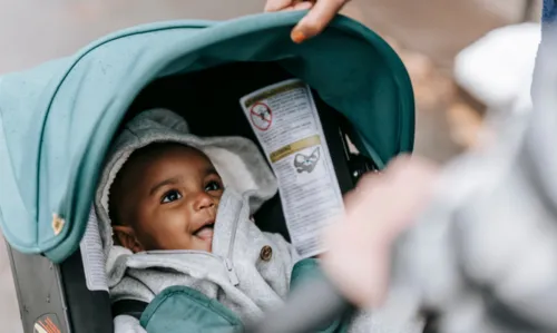 
				
					Primeiro passeio com o bebê: veja passo a passo para deixar esse momento ainda mais especial
				
				