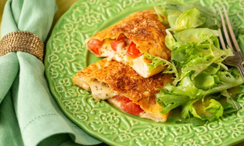 
				
					Happy hour de sábado: aprenda a fazer calzone de queijo com tomate
				
				