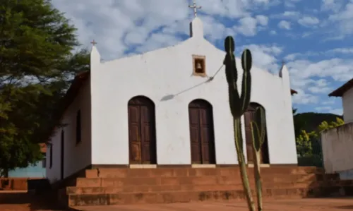 
				
					Imagens raras de Santo Antônio e Santa Bárbara são furtadas de igreja na Bahia
				
				