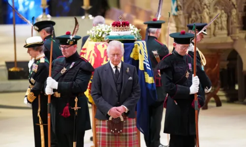 
				
					Rei Charles III lidera procissão com corpo de da rainha Elizabeth II e discursa ao parlamento pela 1ª vez
				
				