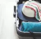 
                  Aprenda a dobrar roupas e economize espaço na mala na hora de viajar