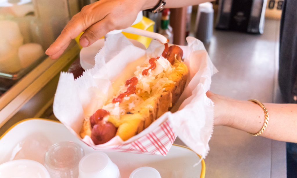 TastyTesta: Pessoas Provam Cachorros-Quentes Do Brasil