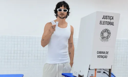 
				
					Famosos vão às urnas em todo o Brasil para o segundo turno das Eleições; acompanhe o voto dos artistas
				
				