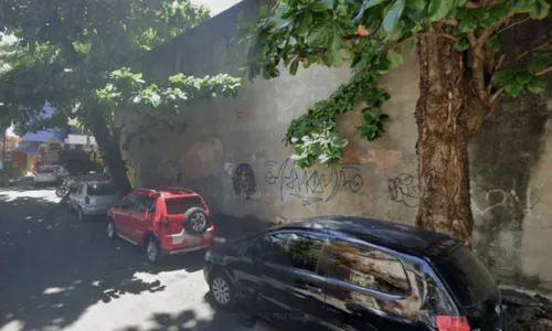 
				
					Jovem de 23 anos é encontrado morto dentro de imóvel do bairro Ondina, em Salvador
				
				