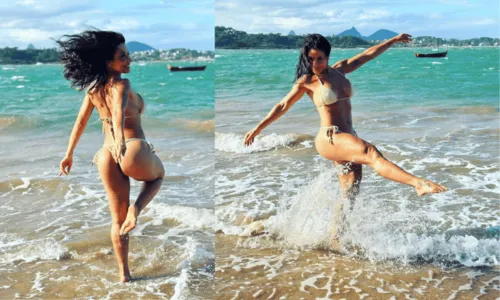 
				
					Scheila Carvalho impressiona web ao ostentar corpão durante passeio na praia: 'Dorme no formol'
				
				