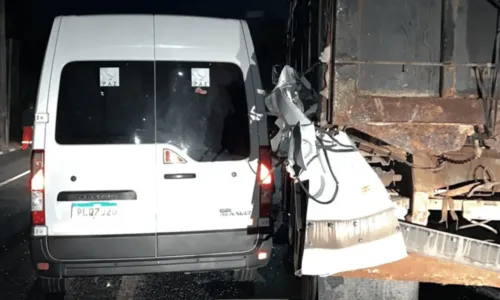 
				
					Vigilante morre e outras 3 pessoas ficam feridas após van bater em carreta no Porto de Aratu
				
				