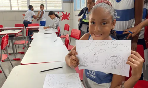 
				
					Bienal nas escolas: Ilustralu realiza oficina de desenho e encanta criançada em colégio de Salvador
				
				