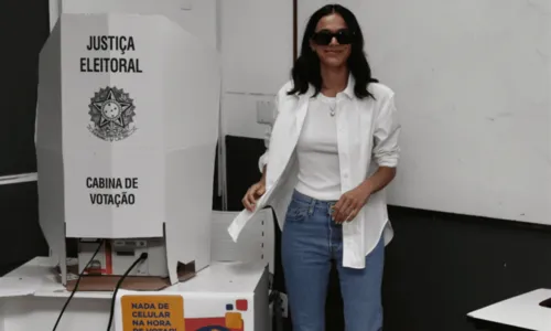 
				
					Famosos retornam ao Brasil para votar nas Eleições 2022
				
				