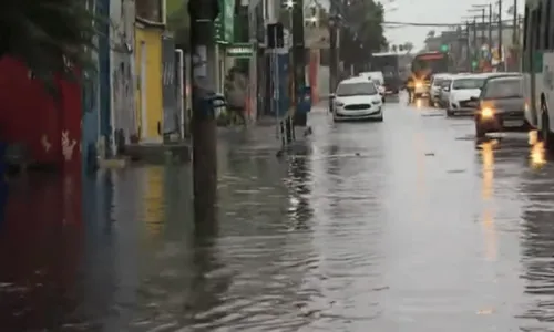 
				
					Salvador amanhece com forte chuva e pontos de alagamento nesta terça-feira (25)
				
				