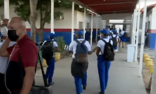 
				
					Escola atacada por adolescente retoma às atividades em Barreiras, oeste da Bahia
				
				