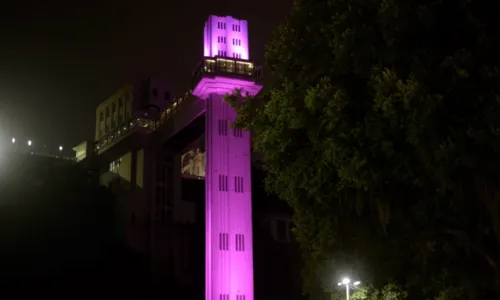 
				
					Monumentos de Salvador recebem iluminação especial para conscientização do Outubro Rosa
				
				