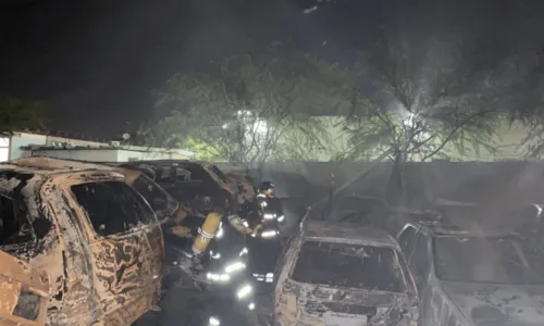 
				
					Incêndio atinge pátio do Detran em Juazeiro e destrói carros
				
				