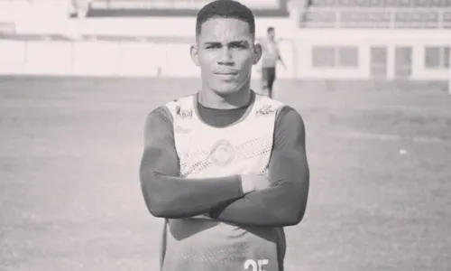 
				
					Jogador de futebol é morto a tiros em Juazeiro, na Bahia, durante comemoração do resultado das eleições
				
				