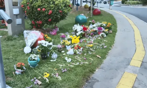 
				
					Moradores fazem 'memorial' em homenagem a segurança morto durante tiroteio em Salvador
				
				