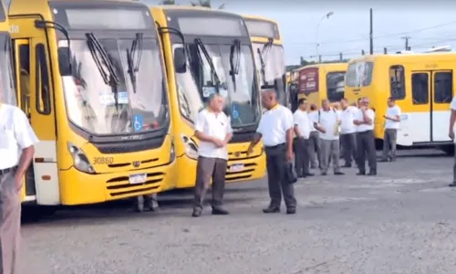 
				
					Em protesto, rodoviários de Salvador atrasam saídas dos ônibus na manhã desta terça-feira (11)
				
				