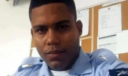
				
					Ex-soldado da Aeronáutica é morto a tiros ao sair de festa de samba em Salvador
				
				