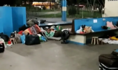 
				
					Venezuelanos que dormiram em rodoviária seguem refugiados em sítio quase um mês após chegada na Bahia
				
				