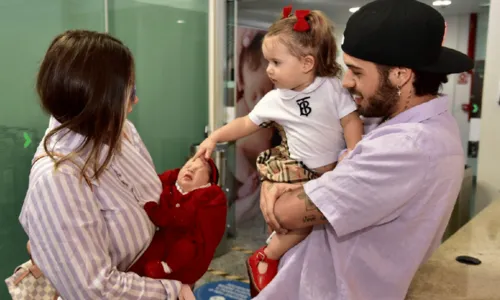 
				
					Vírginia e Zé Felipe deixam maternidade em Goiânia com a filha Maria Flor
				
				
