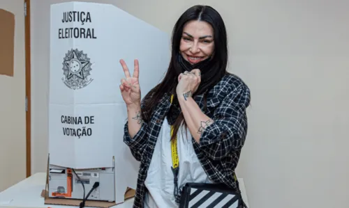 
				
					Famosos vão às urnas em todo o Brasil: acompanhe o voto dos artistas nas Eleições 2022
				
				