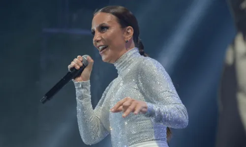 
				
					Com participação do Olodum, Ivete Sangalo agita público no encerramento da Expo Carnaval Brazil
				
				