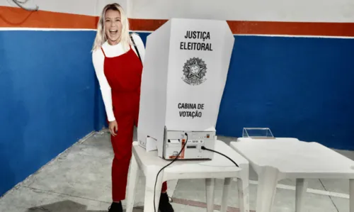 
				
					Famosos vão às urnas em todo o Brasil: acompanhe o voto dos artistas nas Eleições 2022
				
				