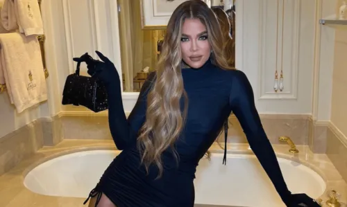 
				
					Aos 38 anos, Khloé Kardashian faz cirurgia de emergência para retirada de tumor no rosto
				
				