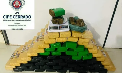 
				
					Homem é preso suspeito de tráfico de drogas em Barreiras; 54kg de maconha foram encontrados em sua casa
				
				