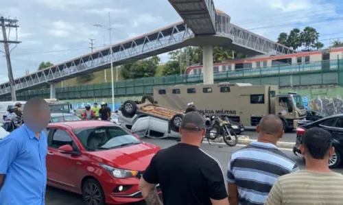 
				
					Motorista fica ferido após capotamento de veículo na Avenida Paralela, em Salvador
				
				