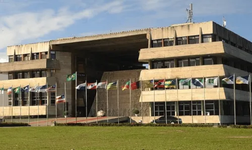 
				
					Assembleia Legislativa da Bahia volta a exigir uso de máscara nas dependências da Casa
				
				