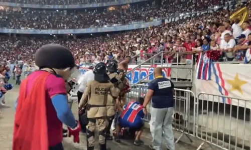 
				
					Torcedor do Bahia passa mal e desmaia na Arena Fonte Nova em partida contra o Guarani
				
				