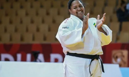 
				
					Beatriz Souza conquista a prata no Mundial de Judô
				
				