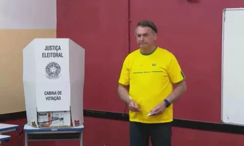 
				
					Bolsonaro quebra silêncio 2 dias após vitória de Lula, agradece votos, não parabeniza concorrente e pede ordem em protestos
				
				