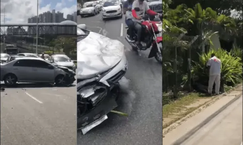 
				
					Carro capota e trânsito fica congestionado na Av. Paralela, em Salvador
				
				