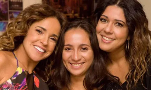 
				
					Filha de Daniela Mercury e Malu Verçosa entra na Justiça contra Cássia Kis por LGBTfobia após fala polêmica
				
				