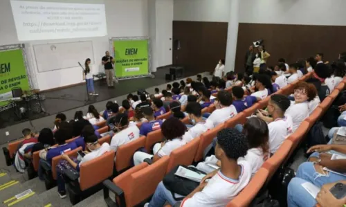 
				
					Estudantes da rede estadual da Bahia participam de aulões de revisão para o Enem
				
				