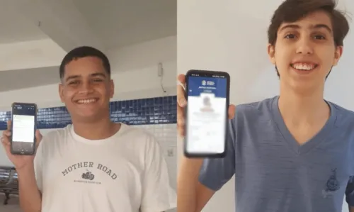 
				
					Jovens explicam importância do voto ao participarem das eleições neste domingo (02): 'Um pedaço da cidadania'
				
				