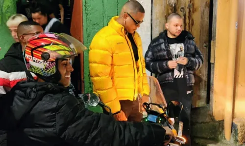 
				
					Léo Santana feat Neymar? Veja os bastidores do novo clipe do baiano gravado no Rio de Janeiro
				
				