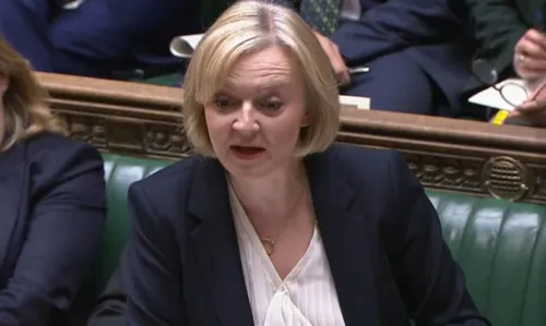 
				
					Liz Truss renuncia cargo de primeira-ministra no Reino Unido após 45 dias de governo
				
				